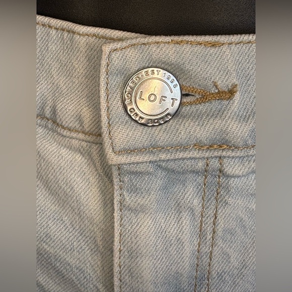LOFT women’s light wash cut off denim shorts sz 26 / 2 raw hem 99% cotton - Picture 4 of 8